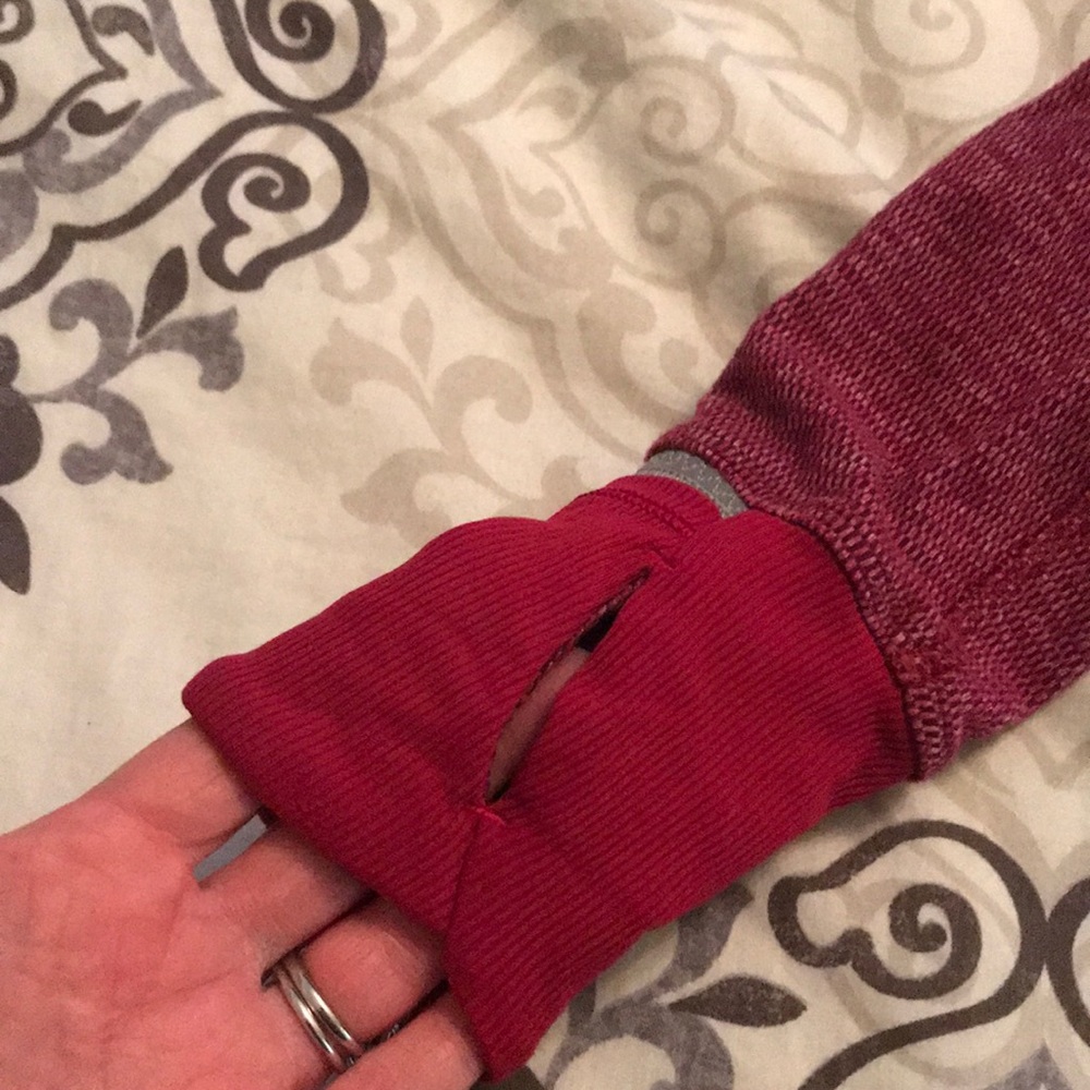 Lululemon top size 4 - Picture 2 of 4